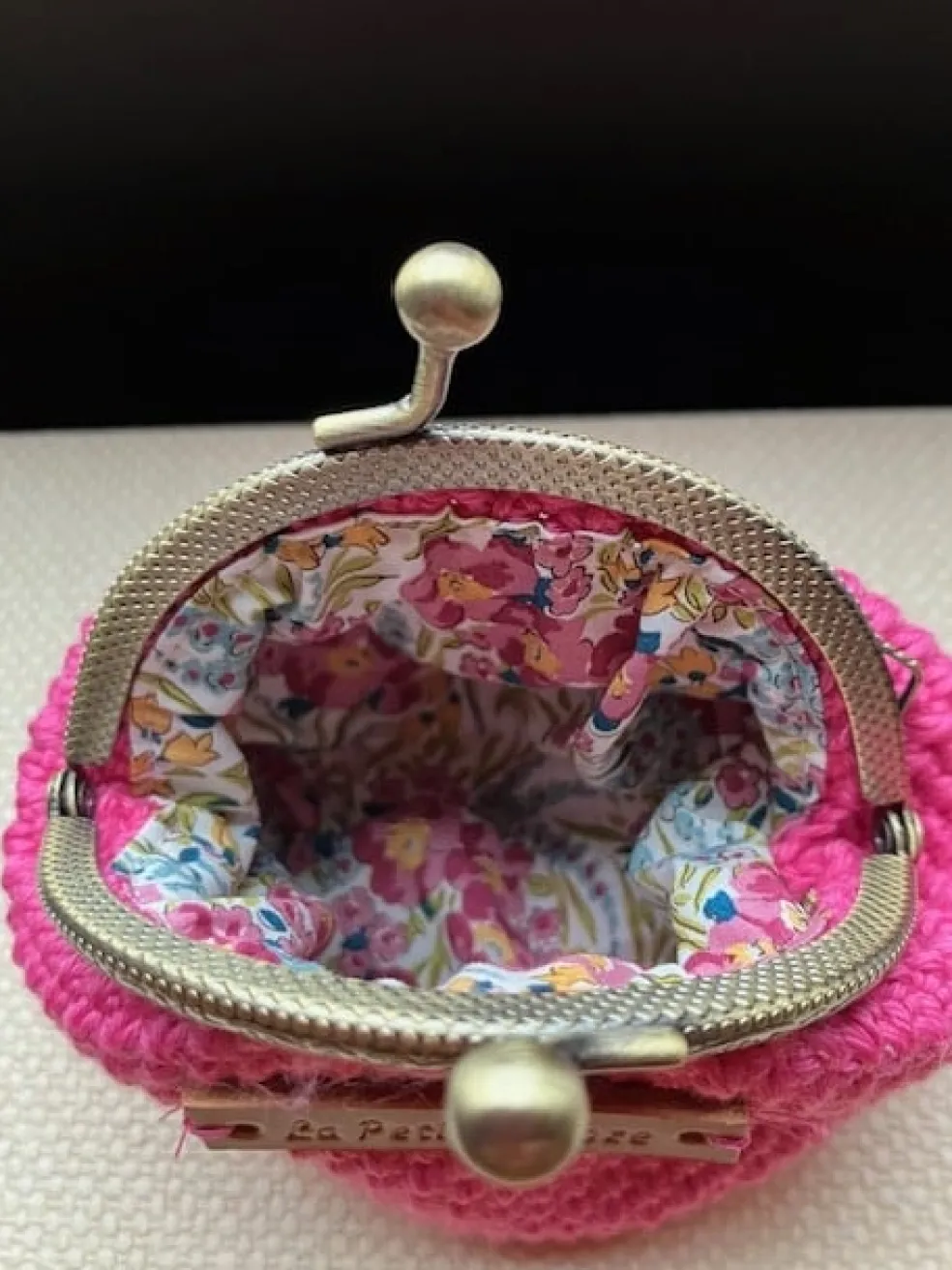 gehaakte_portemonnee_met_metalen_sluiting_2.webp Amberhoeve Gehaakte portemonnee met metalen sluiting> Andere