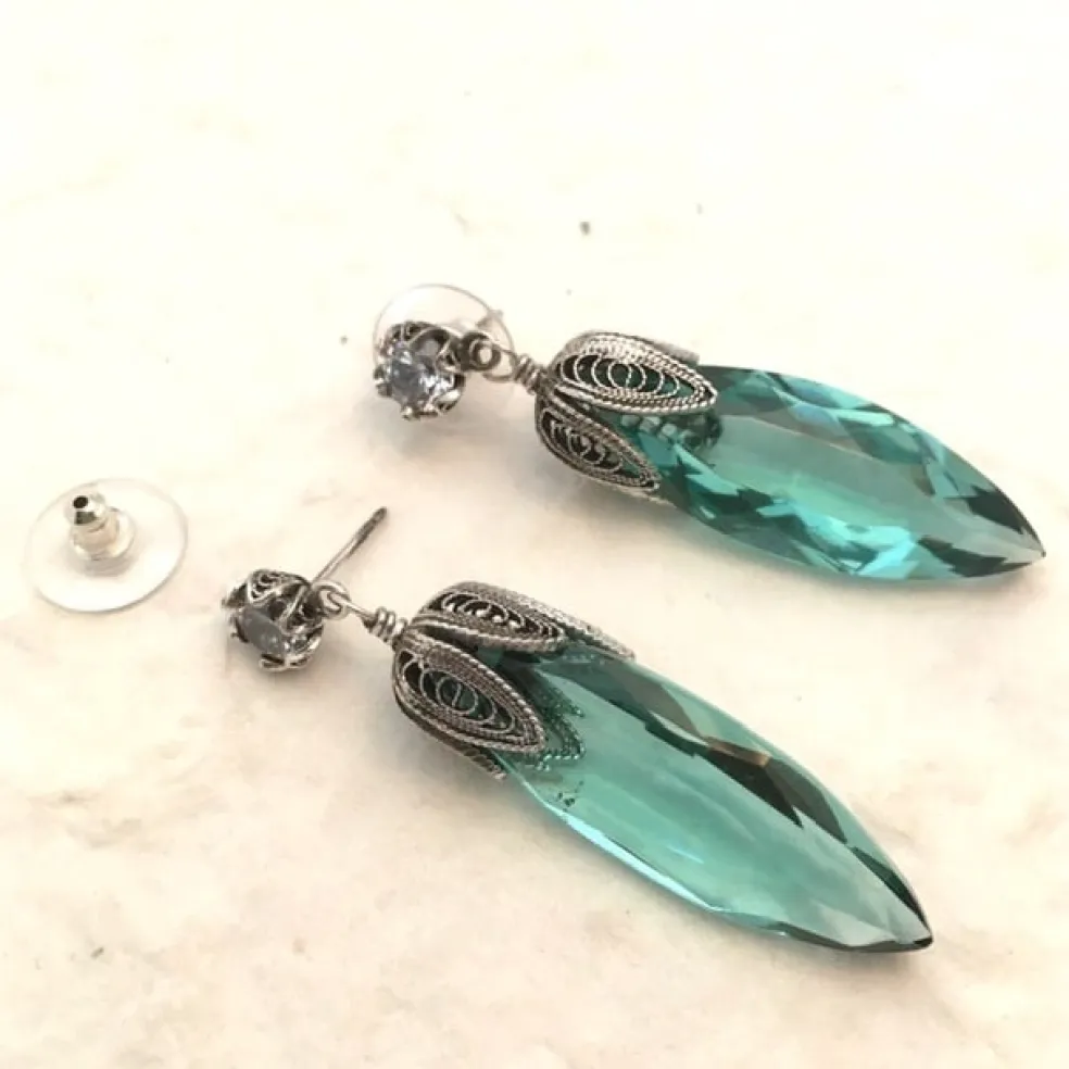 Amberhoeve Zilveren oorbellen met Zirkoon en geslepen, groene Aqua Lemuria> Zilver | Oorbellen